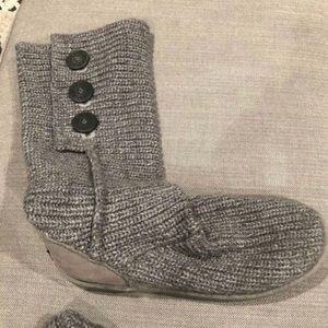 Ugg classic cardy gray knit boots